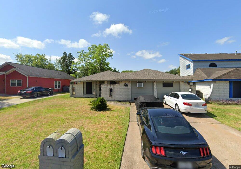 1527 Diplomat Way, Houston, TX 77088 - photo 1