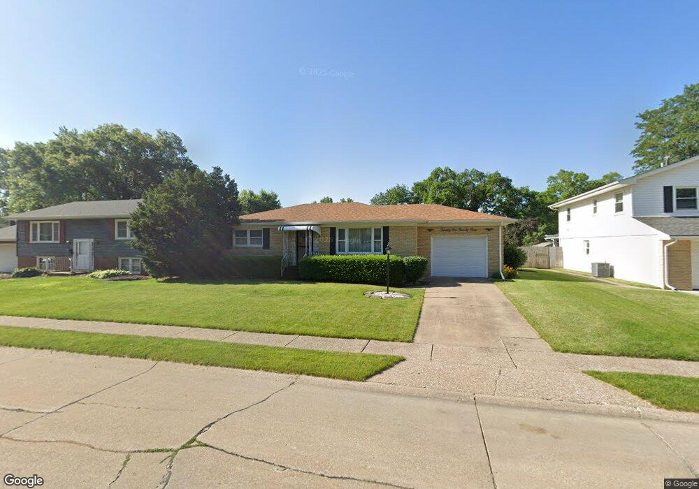 2129 W 38th Place, Davenport, IA 52806 - photo 1