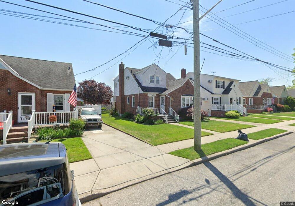 1065 Russell St, Franklin Square, NY 11010 - photo 1