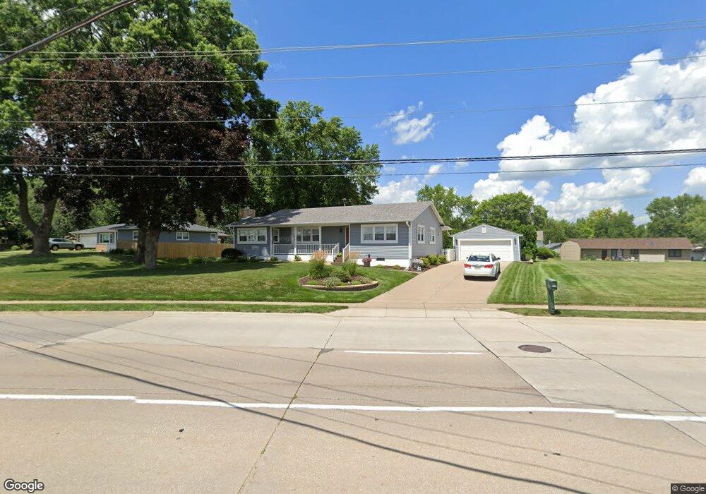 1402 W 53rd St, Davenport, IA 52806 - photo 1