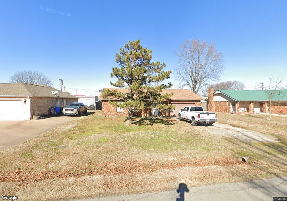 706 W 3rd St, Skiatook, OK 74070 - photo 1