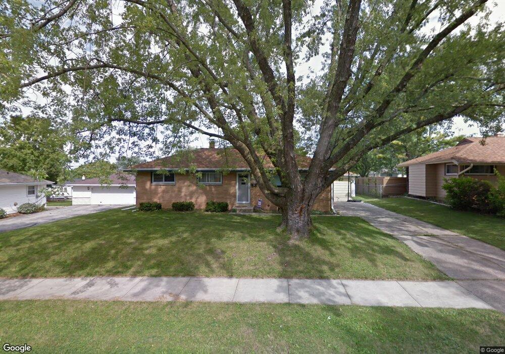 W151N8302 Thomas Dr, Menomonee Falls, WI 53051 - photo 1