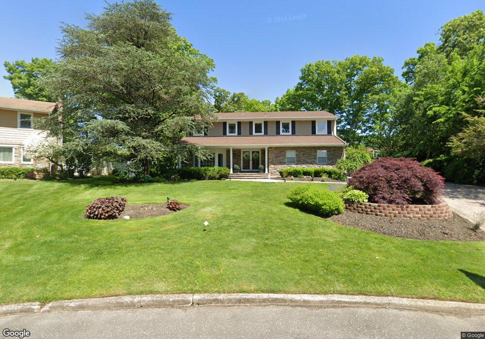 15 Ron Ct, ComMacK, NY 11725 - photo 1
