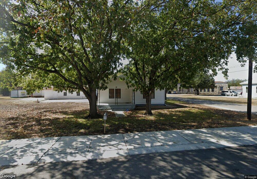 499 N Grant Ave, New Braunfels, TX 78130 - photo 1