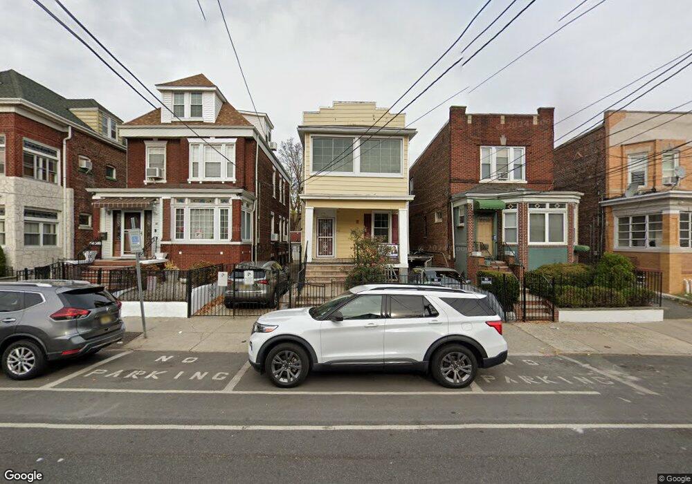 156 Wegman Pkwy unit 3, Jersey City, NJ 07305 - photo 1