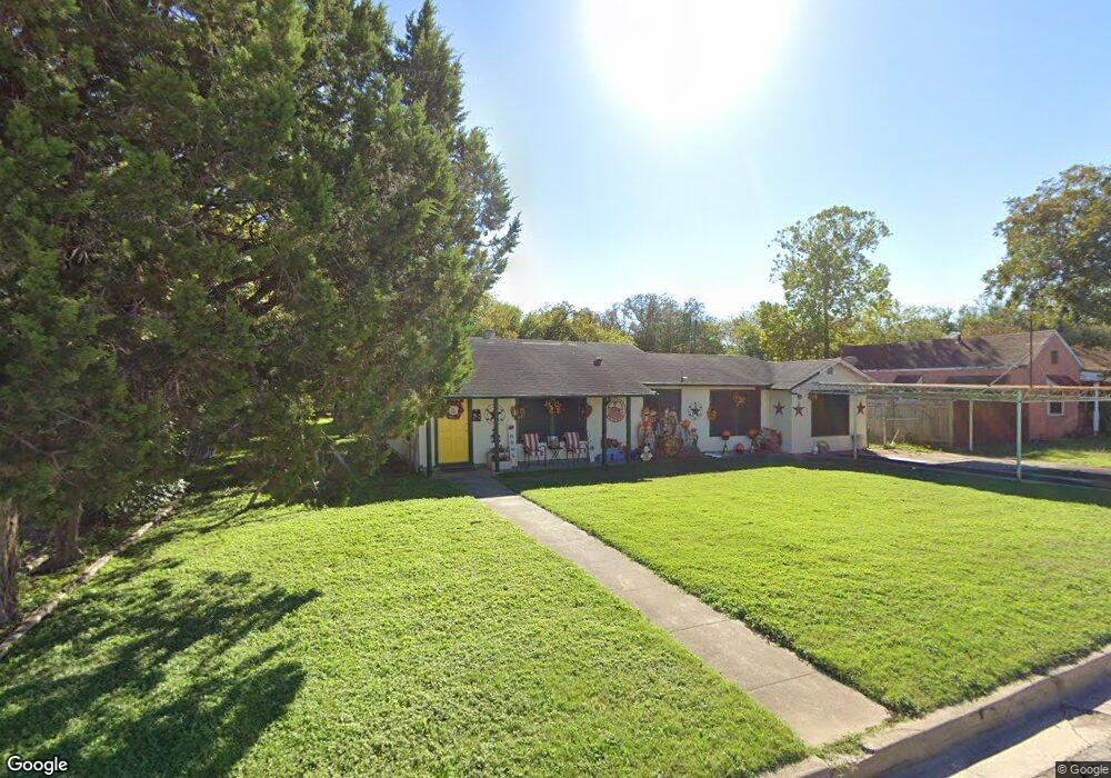 1069 E Cedar St, Seguin, TX 78155 - photo 1