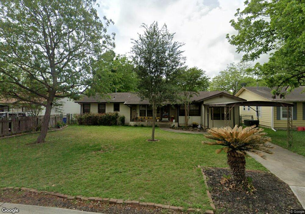 723 E Weinert St, Seguin, TX 78155 - photo 1