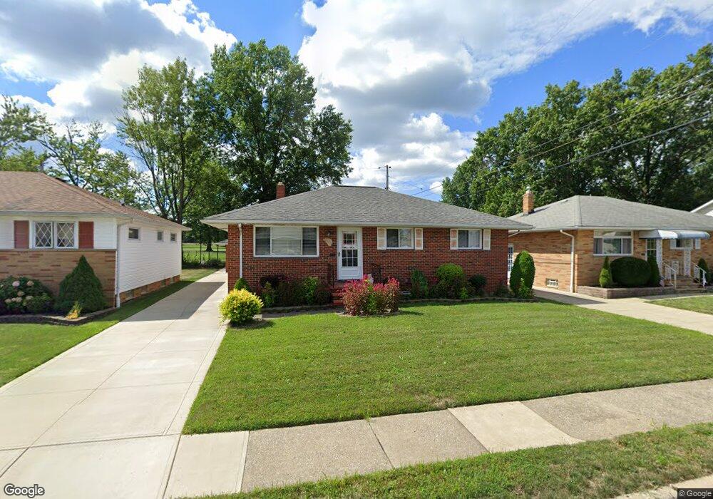 30836 Roosevelt Rd, Wickliffe, OH 44092 - photo 1