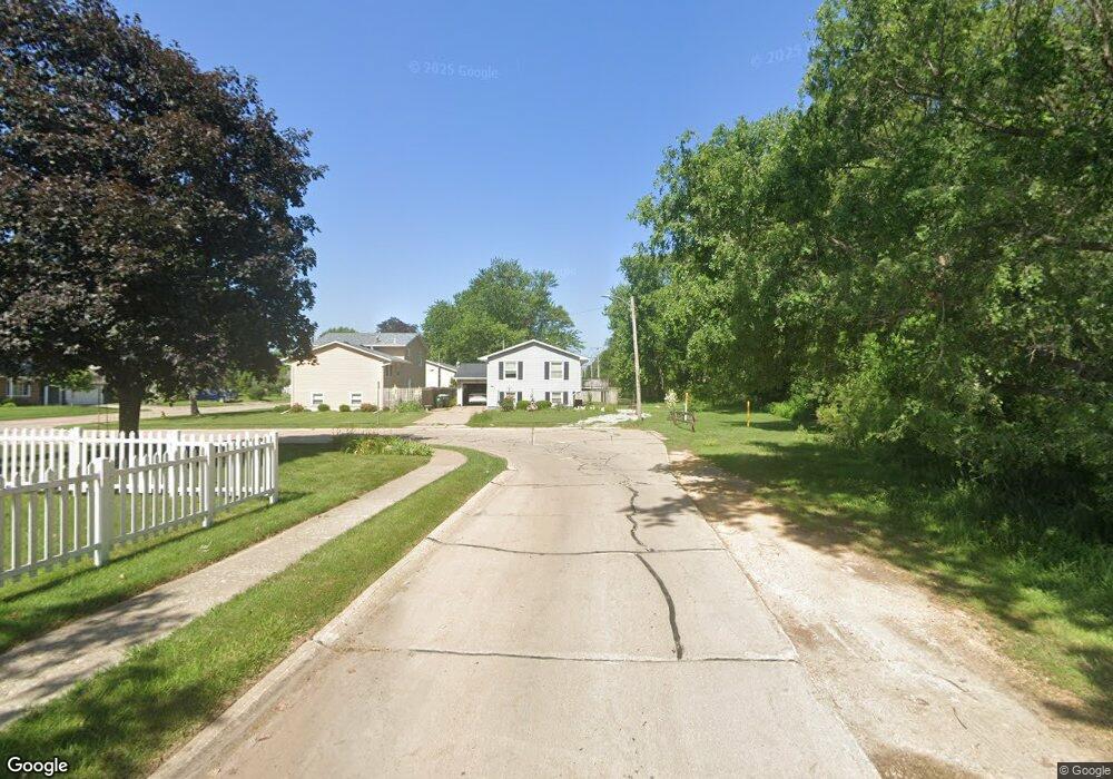 3210 N Pine St, Davenport, IA 52804 - photo 1