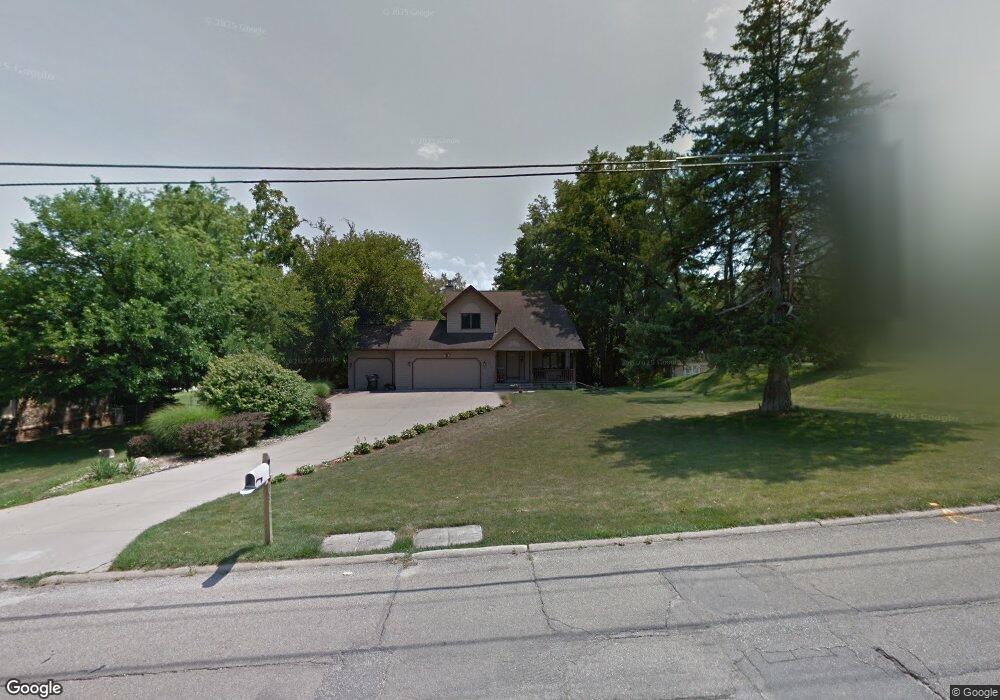 1817 O Ave NW, Cedar Rapids, IA 52405 - photo 1