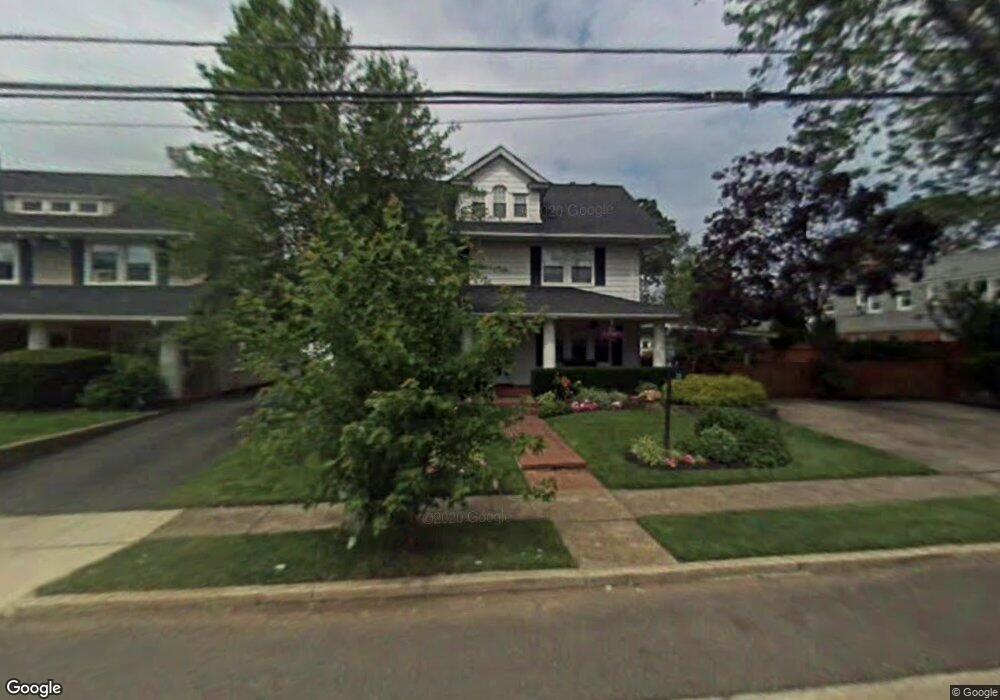 33 Taft Ave, Lynbrook, NY 11563 - photo 1