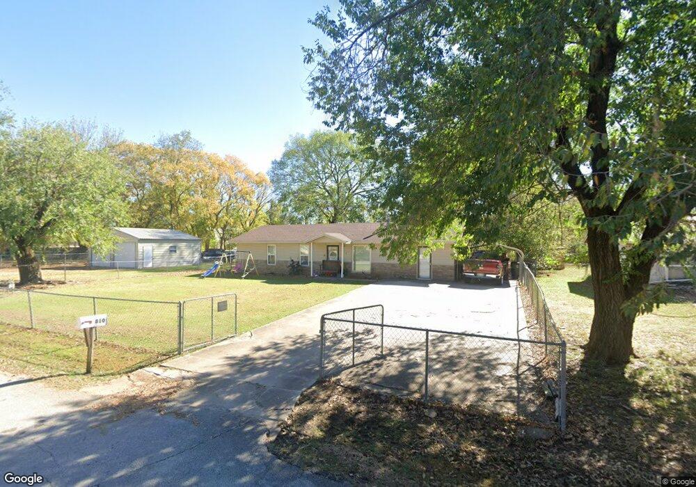810 W Skelton St, Okmulgee, OK 74447 - photo 1