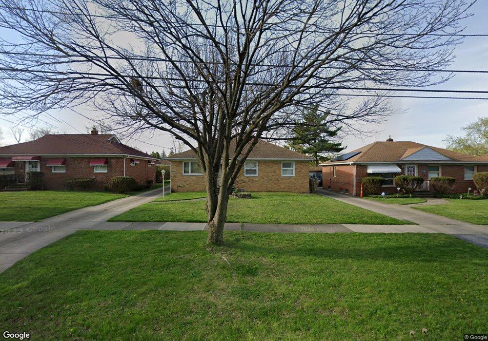 17512 Mccracken Rd, Maple Heights, OH 44137 - photo 1