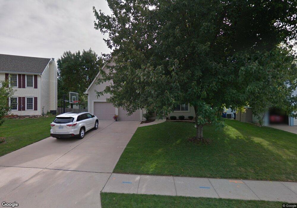 7727 Twilight Ln, Shawnee, KS 66217 - photo 1