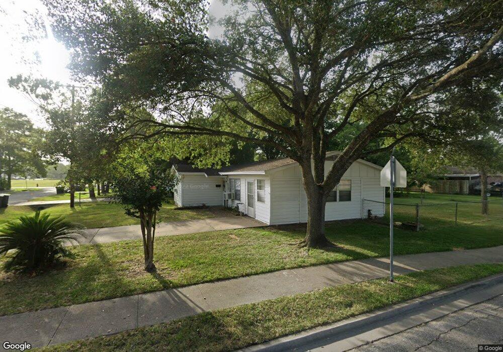 512 E Foley St, Alvin, TX 77511 - photo 1