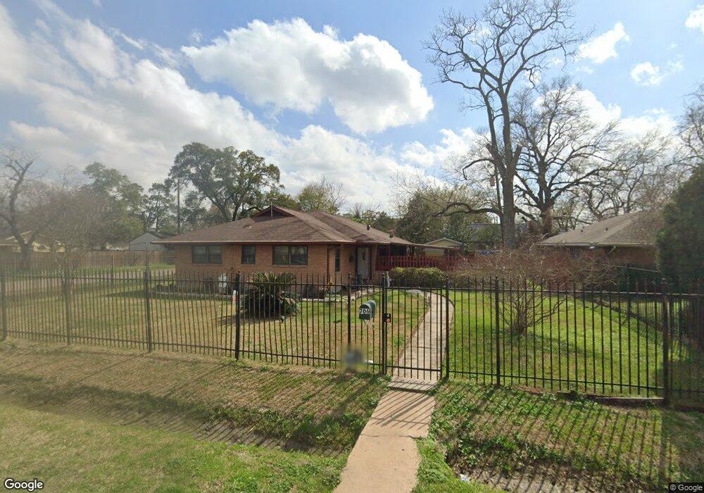 706 Hohl St, Houston, TX 77022 - photo 1