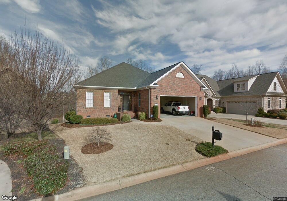 425 Hunters Cir, Greenville, SC 29617 - photo 1