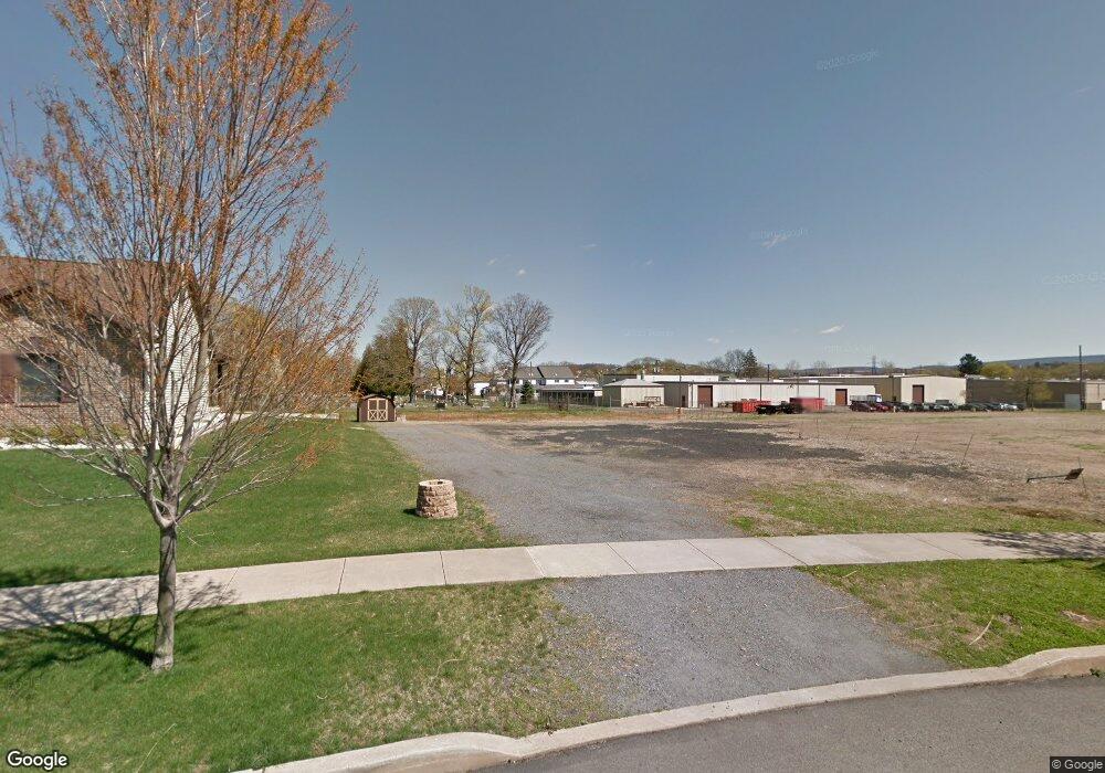 1010 Ledgeview Dr, West Pittston, PA 18643 - photo 1