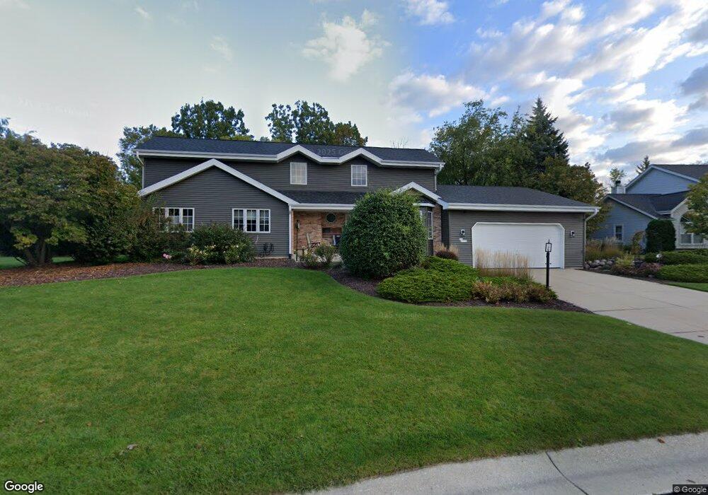 N73W16136 Alpine Ln, Menomonee Falls, WI 53051 - photo 1