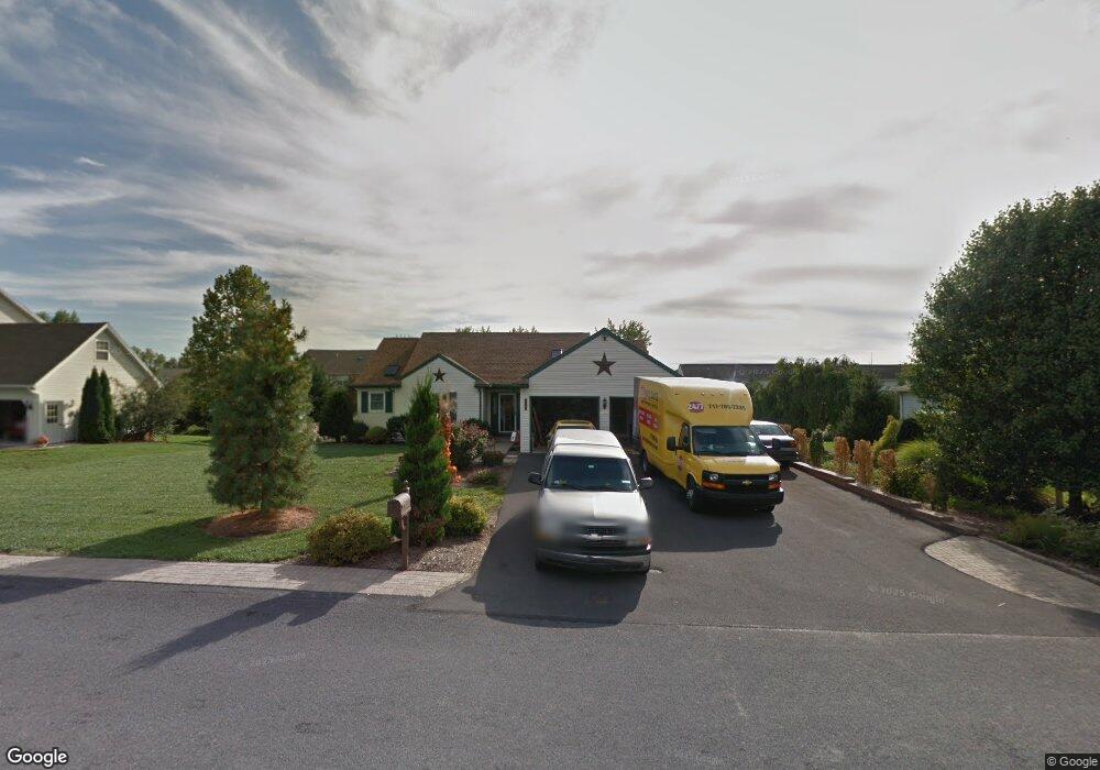 452 Franklin Square Dr, Chambersburg, PA 17201 - photo 1