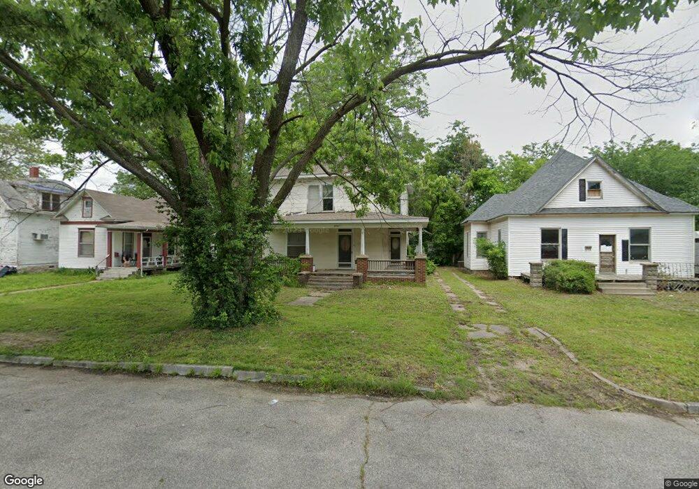 2421 Washington Ave, Parsons, KS 67357 - photo 1