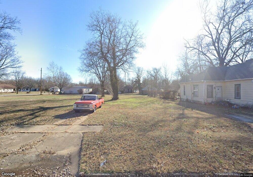 2010 Morgan Ave, Parsons, KS 67357 - photo 1