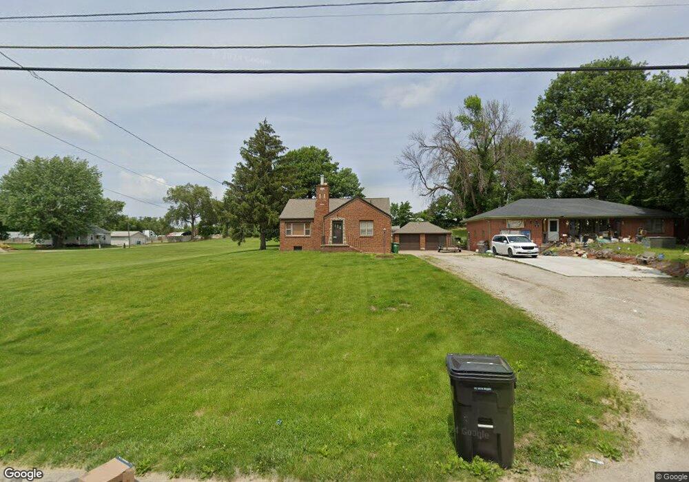 1060 NE 43rd Ave, Des Moines, IA 50313 - photo 1