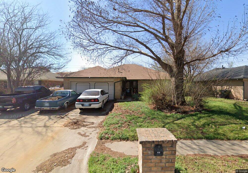 309 N Ramblin Oaks Dr, Moore, OK 73160 - photo 1