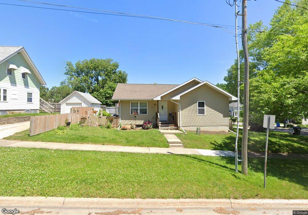 603 W 10th St, Cedar Falls, IA 50613 - photo 1