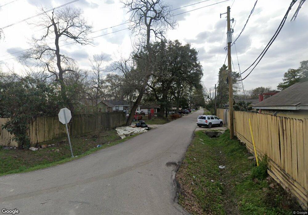 222 Wallace St, Houston, TX 77022 - photo 1