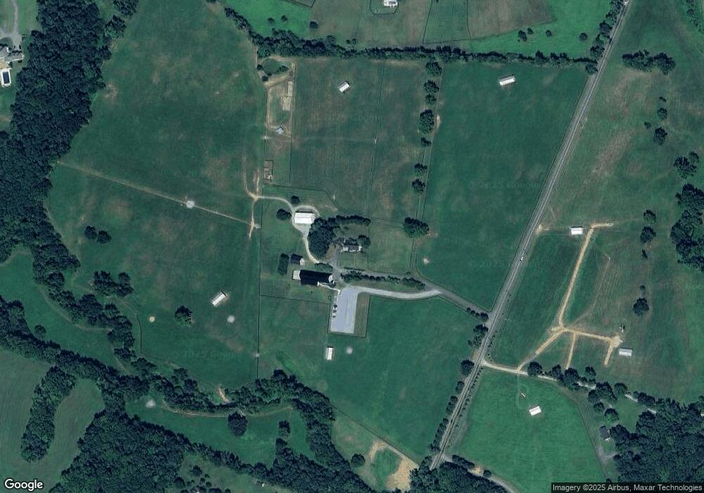 18297 Silcott Springs Rd, Purcellville, VA 20132 - photo 1