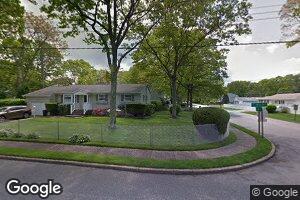 46 4th St, Holbrook, NY 11741