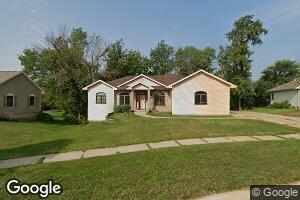 195 Pine Crest Dr, Robins, IA 52328