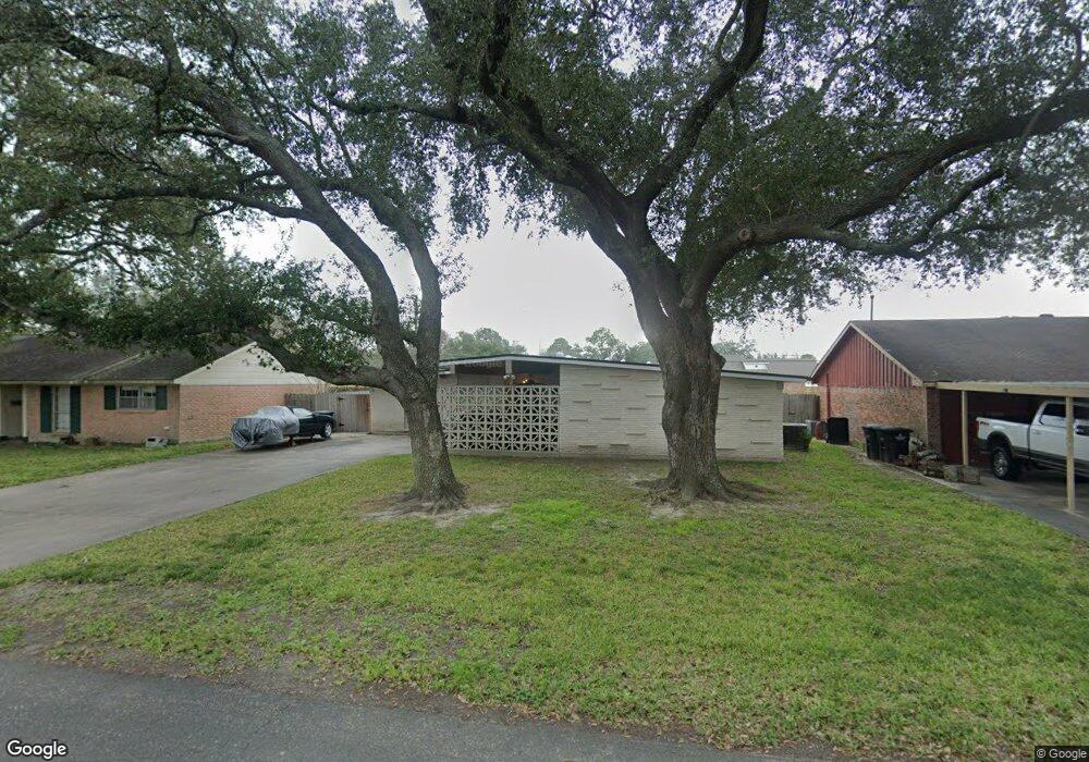 1608 Alta Vista Dr, Alvin, TX 77511 - photo 1