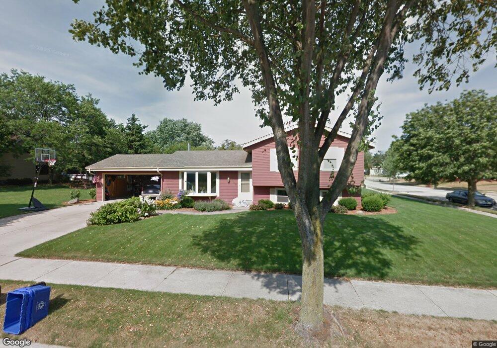 2003 Mount Vernon Dr, Waukesha, WI 53186 - photo 1