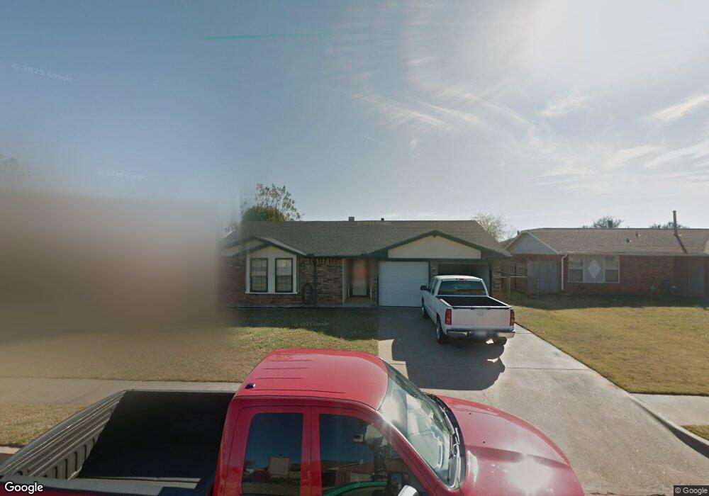1008 NE 24th St, Moore, OK 73160 - photo 1