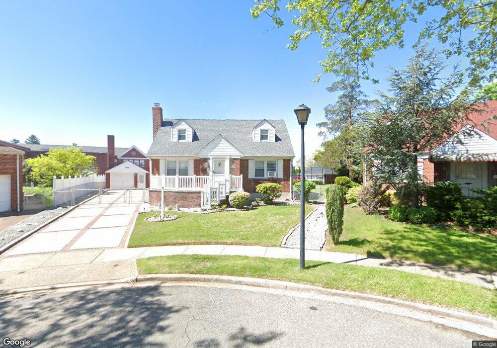 118 Maple Cir, New Hyde Park, NY 11040 - photo 1