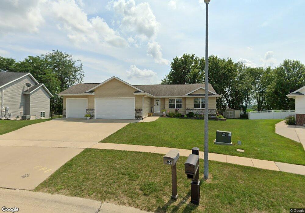 114 S Hillcrest Cir, Center Point, IA 52213 - photo 1