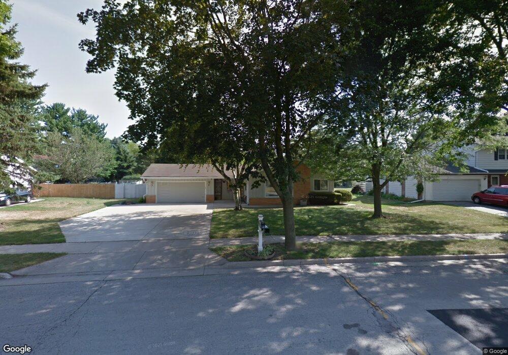 2015 Ruben Dr, Waukesha, WI 53186 - photo 1