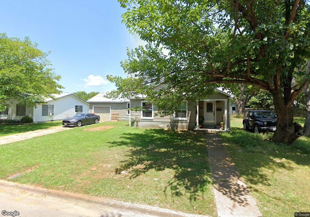 1314 Pine St, Bonham, TX 75418 - photo 1