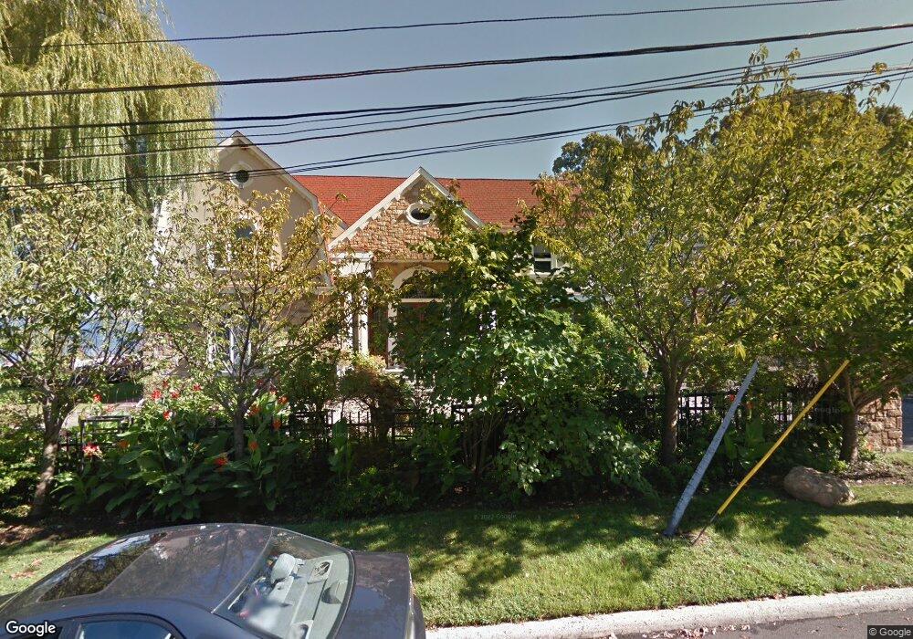 307 Steamboat Rd, Great Neck, NY 11024 - photo 1