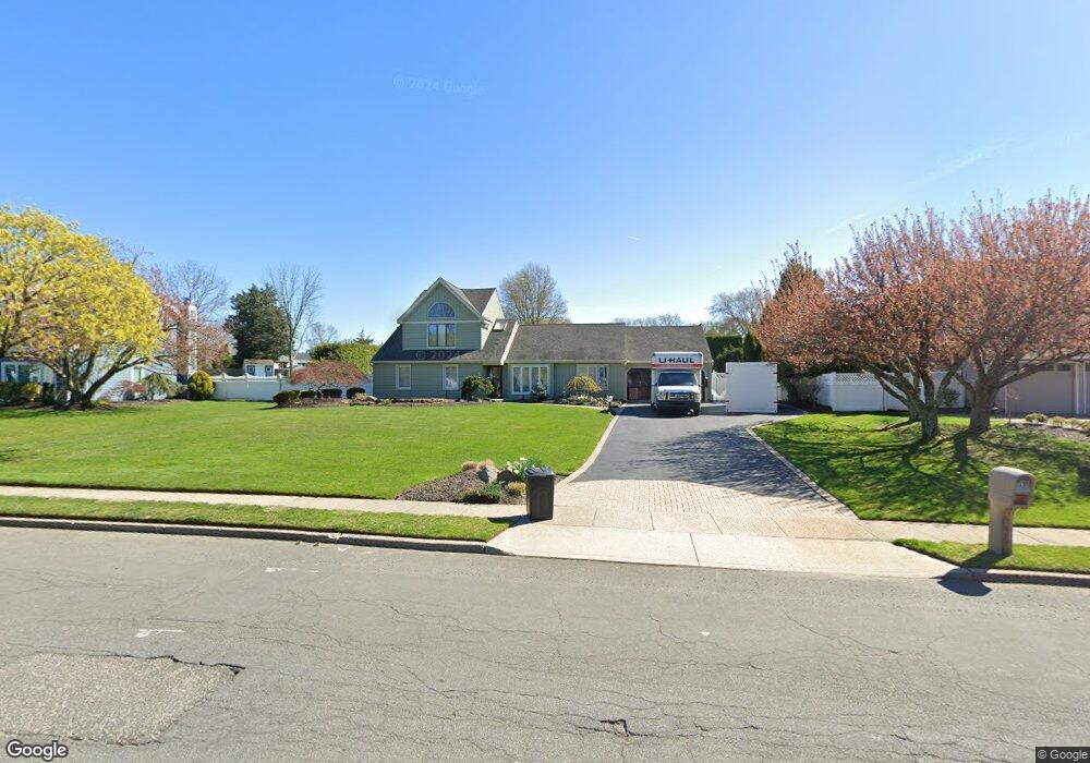 7 Timber Ridge Dr, ComMacK, NY 11725 - photo 1