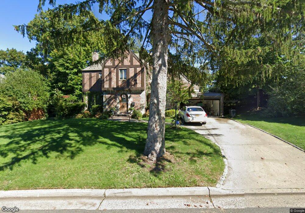 126 Dover Rd, Manhasset, NY 11030 - photo 1