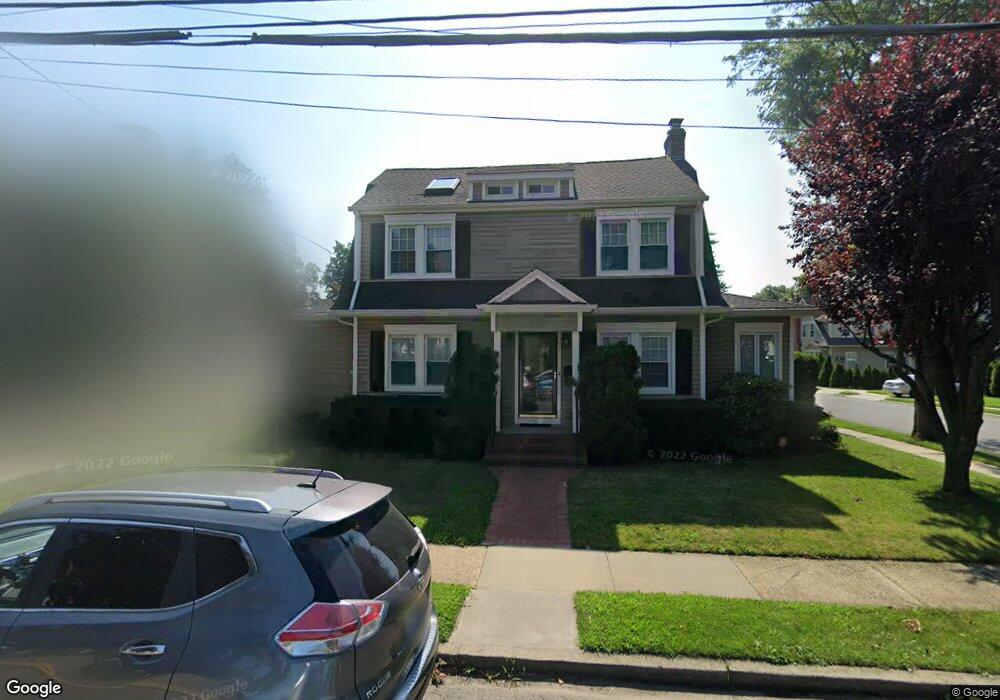 55 Geranium Ave, Floral Park, NY 11001 - photo 1