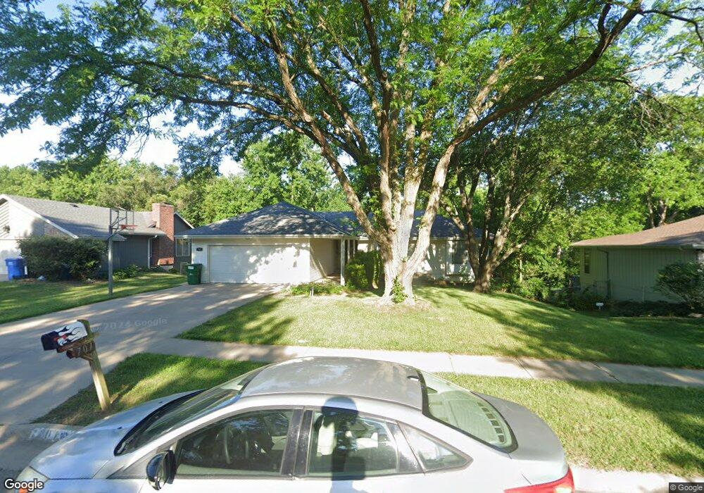 701 SW Morningside Rd, Topeka, KS 66606 - photo 1