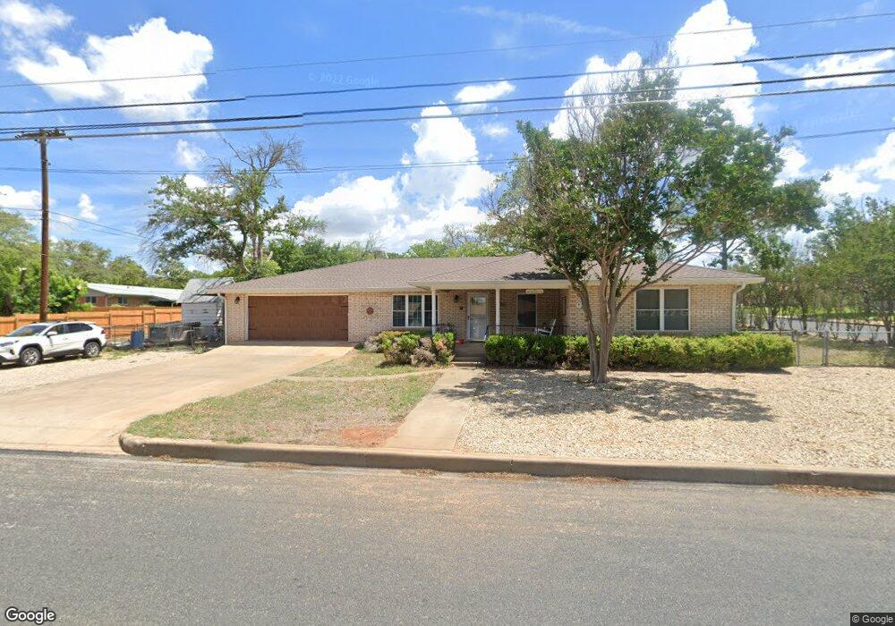 602 W Burbank St, Fredericksburg, TX 78624 - photo 1