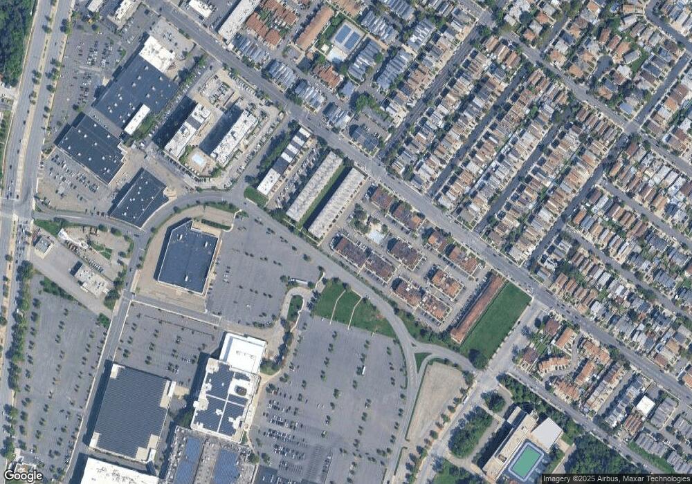 92 Daffodil Ln unit 123, Staten Island, NY 10314 - photo 1