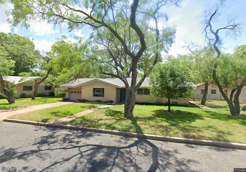 703 Sunset St, Fredericksburg, TX 78624 - photo 1