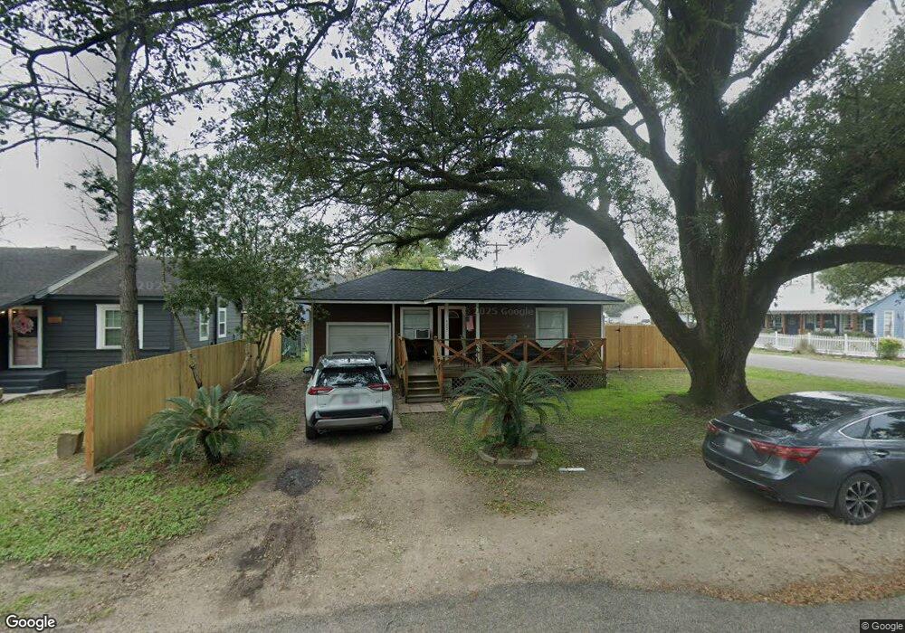 127 Whitson St, Alvin, TX 77511 - photo 1