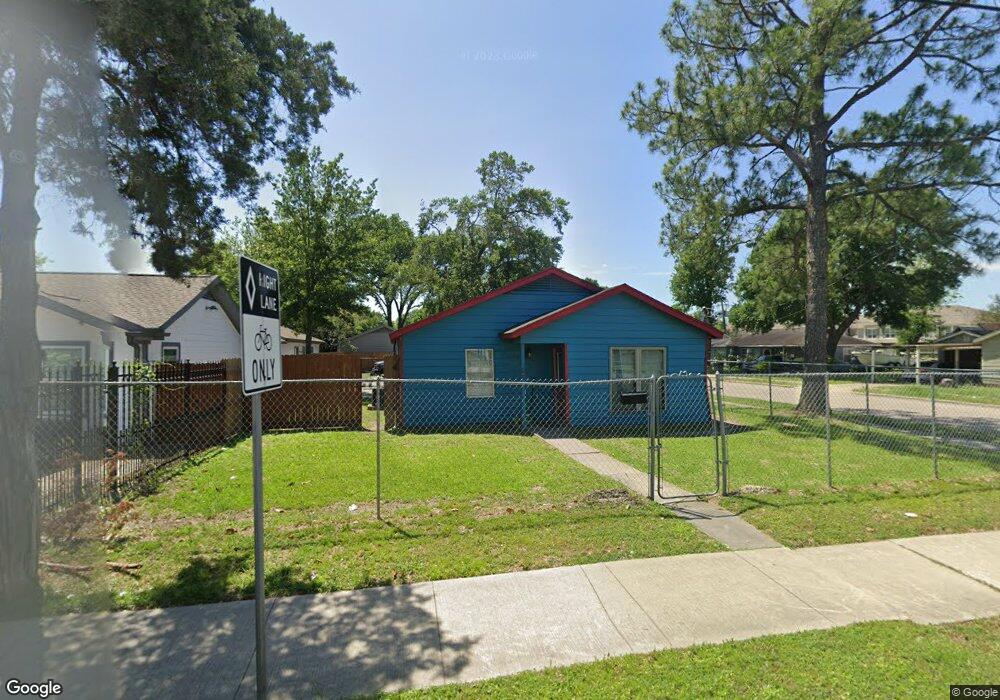 402 Crosstimbers St, Houston, TX 77022 - photo 1